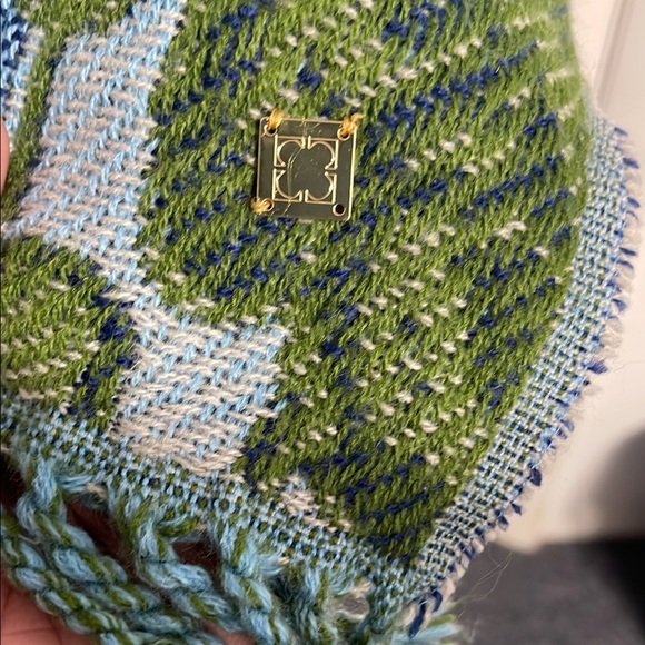 Liz Claiborne Blue and Green Knit wearable throw - Picture 3 of 3
